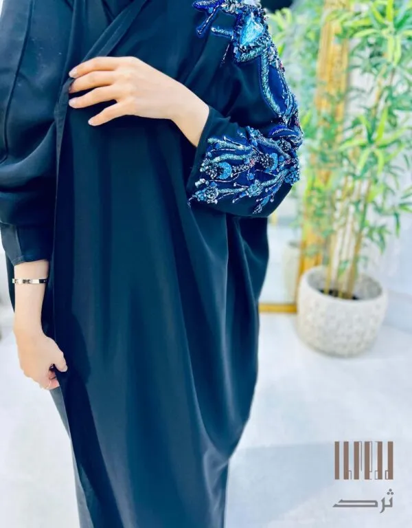 عباية بتطريز يدوي