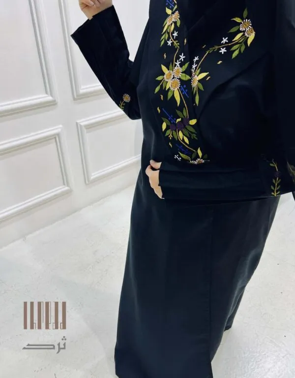 عباية بتطريز ناعم