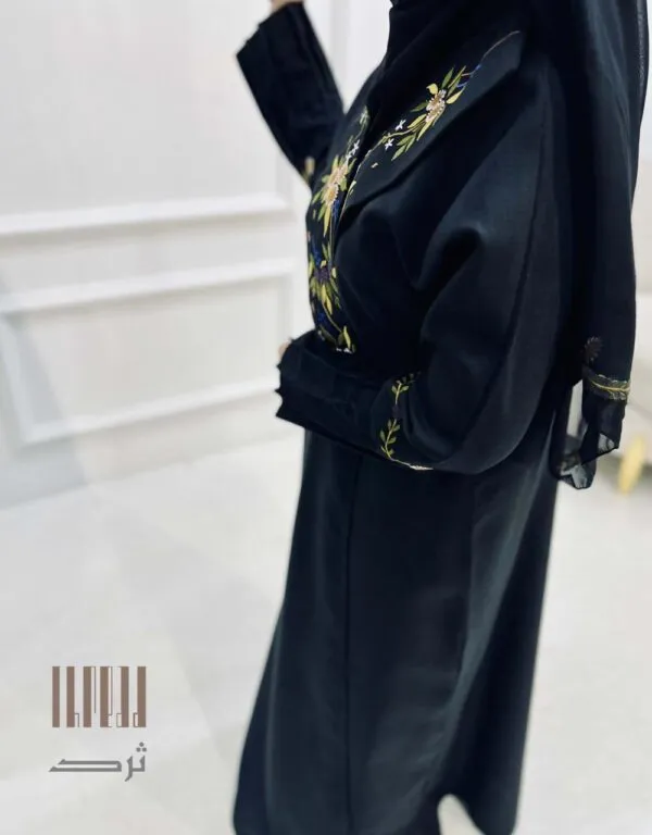 عباية بتطريز ناعم