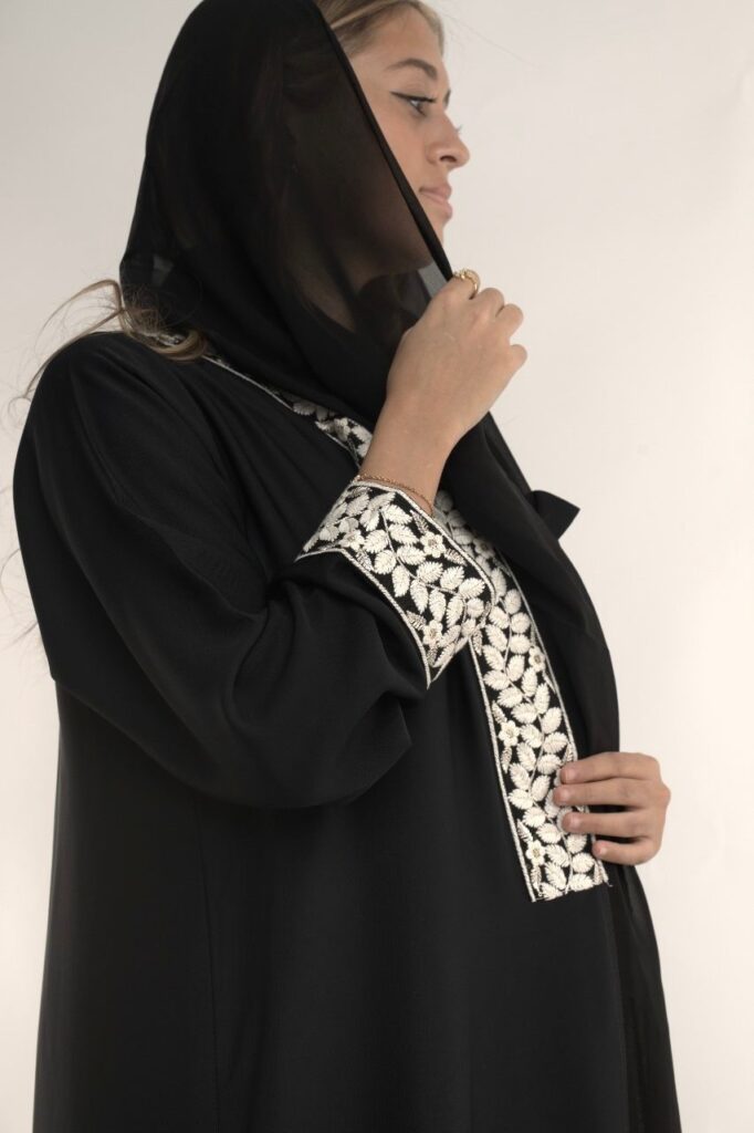 عبايات فخمة بأسعار معقولة
