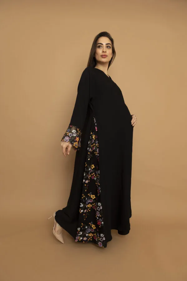 Classic, soft crepe fabric abaya with an elegant, modern design