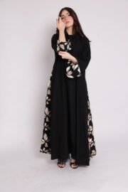 Black abaya with side embroidery and cufflinks decorated with shiny floral patterns in gold and beige
