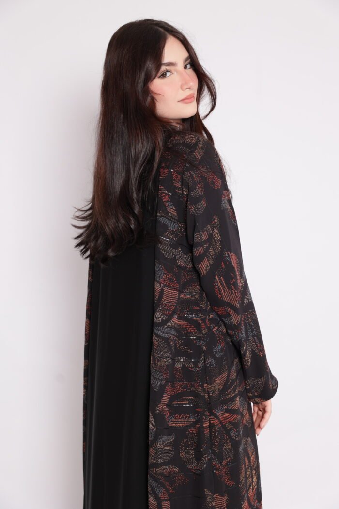 Abaya with elegant geometric patterns in black - Image 5