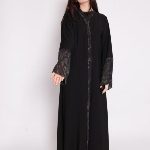 JO7A0056 عباية منقوشة أكمام راقية | عبايات سعودية فاخرة