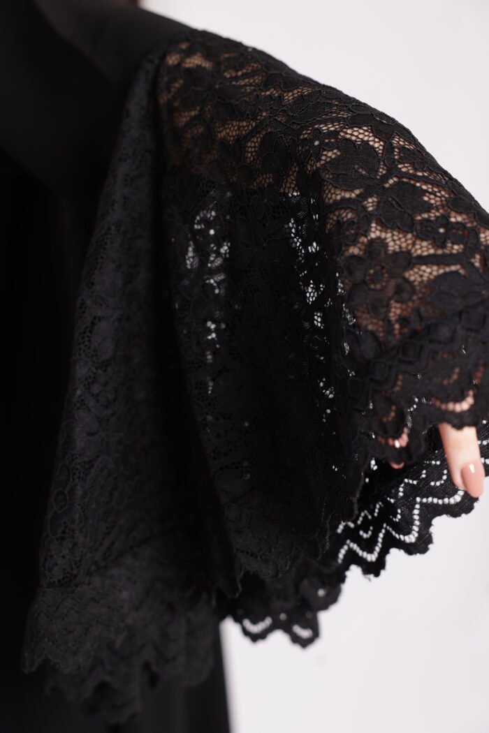 Black balloon abaya with wide lace sleeves - Image 2