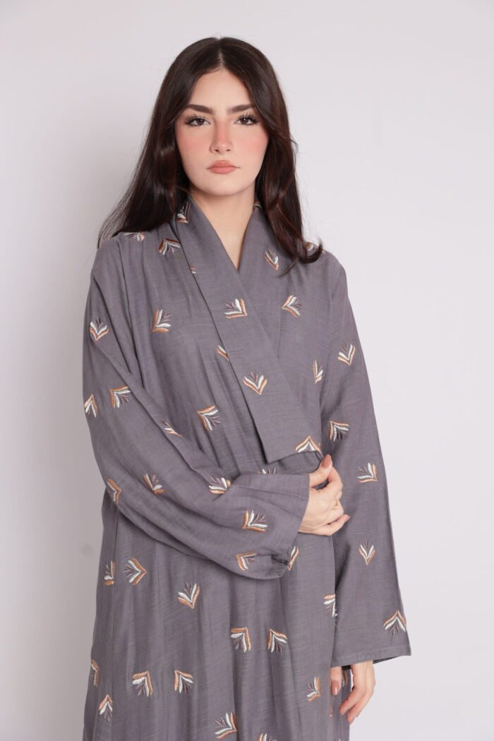 عباية نقوش هندسية ناعمة | عبايات سعودية راقية