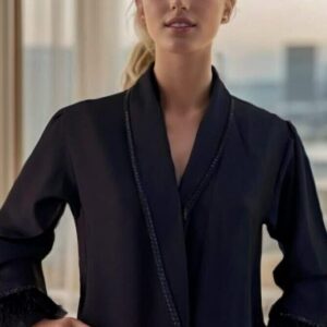 عباية كلاسيك كريب فاخر سوداء من متجر عبايات ثريد