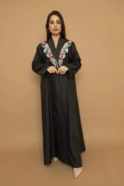 Abaya embroidered with colorful threads and elegant travel design