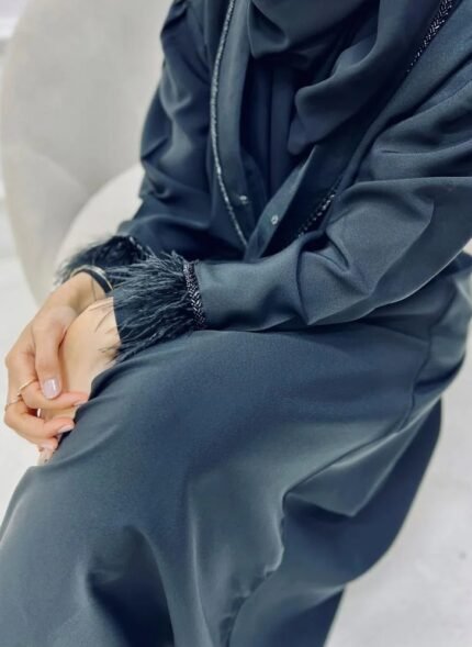 عباية كلاسيك راقية بخامة كريب فاخرة