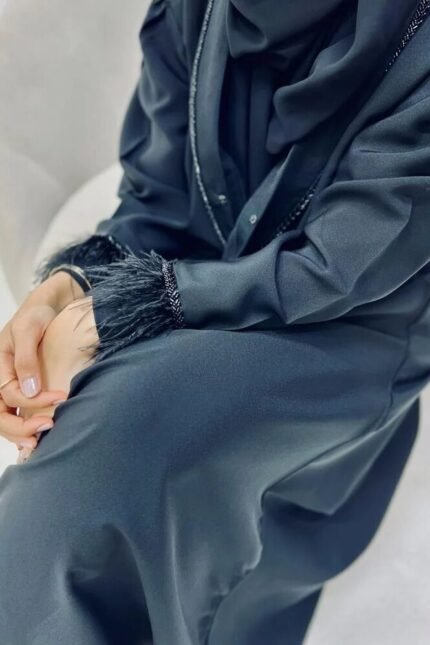 Classic, elegant abaya with luxurious crepe material