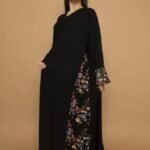 Abaya embroidered with colored threads