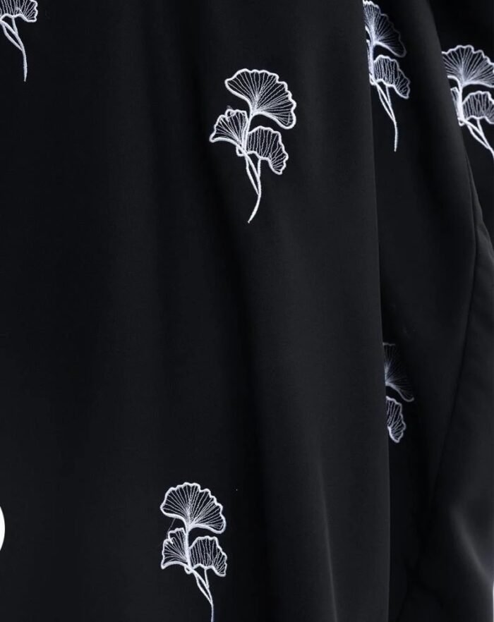 Half bisht abaya embroidered with luxurious floral embroidery - Image 3