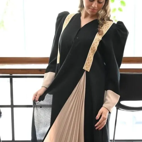 عبايات بنات بألوان زاهية - ألوان جذابة وتصاميم تناسب الفتيات 1 عباية ملونة سفر كريب | عبايات سعودية مريحة