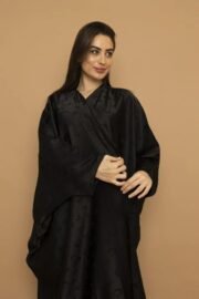 ⁦عباية بشت واسعة كريب فاخر بتصميم راقي⁩ - الصورة ⁦4⁩