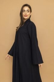 ⁦عباية كحلي غامق بتصميم كيمونو وقماش مضلع فاخر⁩ - الصورة ⁦5⁩