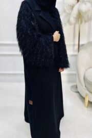 إطلالة أمامية لعباية كلوش مع أهداب على الأطراف