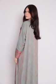 تشكيلة ألوان هادئة من العبايات العصرية