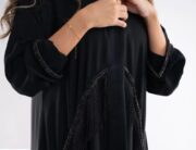 تفاصيل أهداب خرز لامع متحركة على عباية سوداء للسهرات