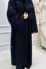 تفاصيل الأهداب على عباية كلوش سوداء فاخرة