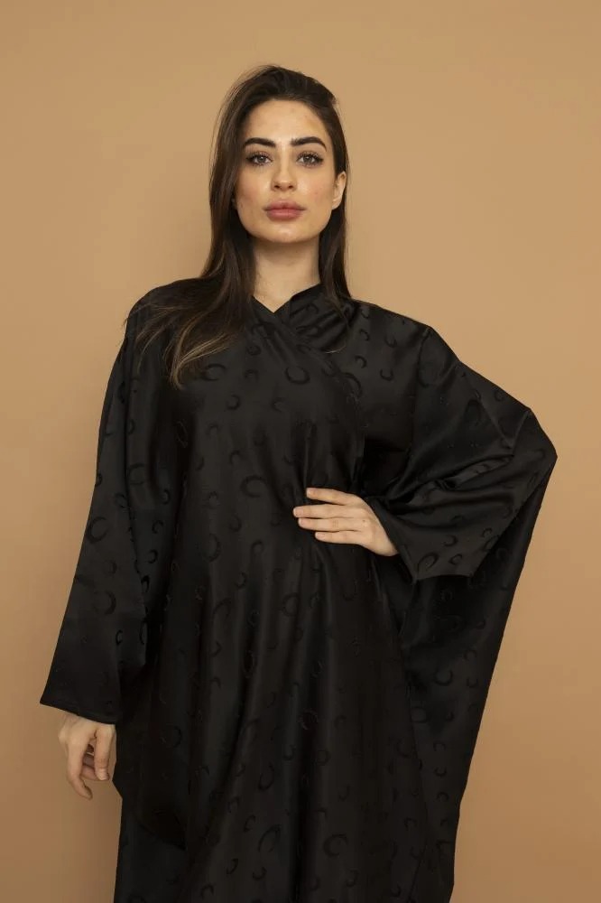 عباية بشت كريب أسود فاخر – تصميم بشت ملكي من عباية ثريد