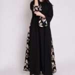 عباية تطريز جانبي زهري سوداء – تصميم سهرة فاخر من عباية ثريد