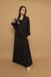 عباية تطريز ورد ناعم سوداء – تصميم رومانسي من عباية ثريد