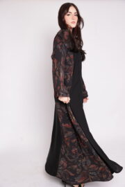 عباية سهرة مع نقوش هندسية من الجان