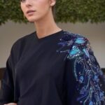 عباية كريب تطريز لامع سوداء – تصميم سهرة فاخر من عباية ثريد