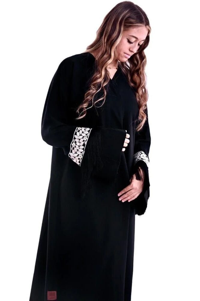 عباية كلفة أهداب أكمام سوداء – تصميم سهرة فاخر من عباية ثريد