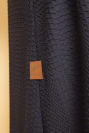 عباية كيمونو كحلي مضلع – تصميم عصري من عباية ثريدa