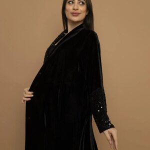 عباية مخمل أسود تطريز – تصميم شتوي فاخر من عباية ثريد