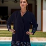 عباية مطرزة كحلي كريب – تصميم ملكي من عباية ثريد