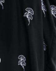 عباية نص بشت بتصميم ملكي من الجانب