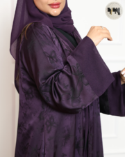 ⁦عباية موف بقماش مشجر – لون أنثوي بنقوش طبيعية للسهرات⁩ - الصورة ⁦4⁩