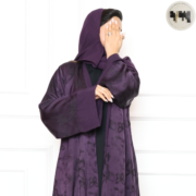 عباية موف بقماش مشجر – لون أنثوي بنقوش طبيعية للسهرات